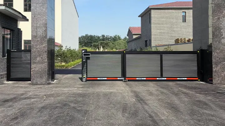 Telescopic door case