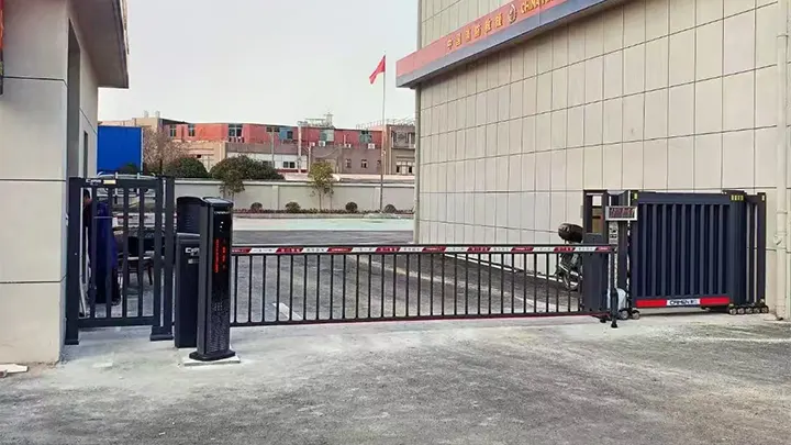 Vertical Pivot Gate-case-14