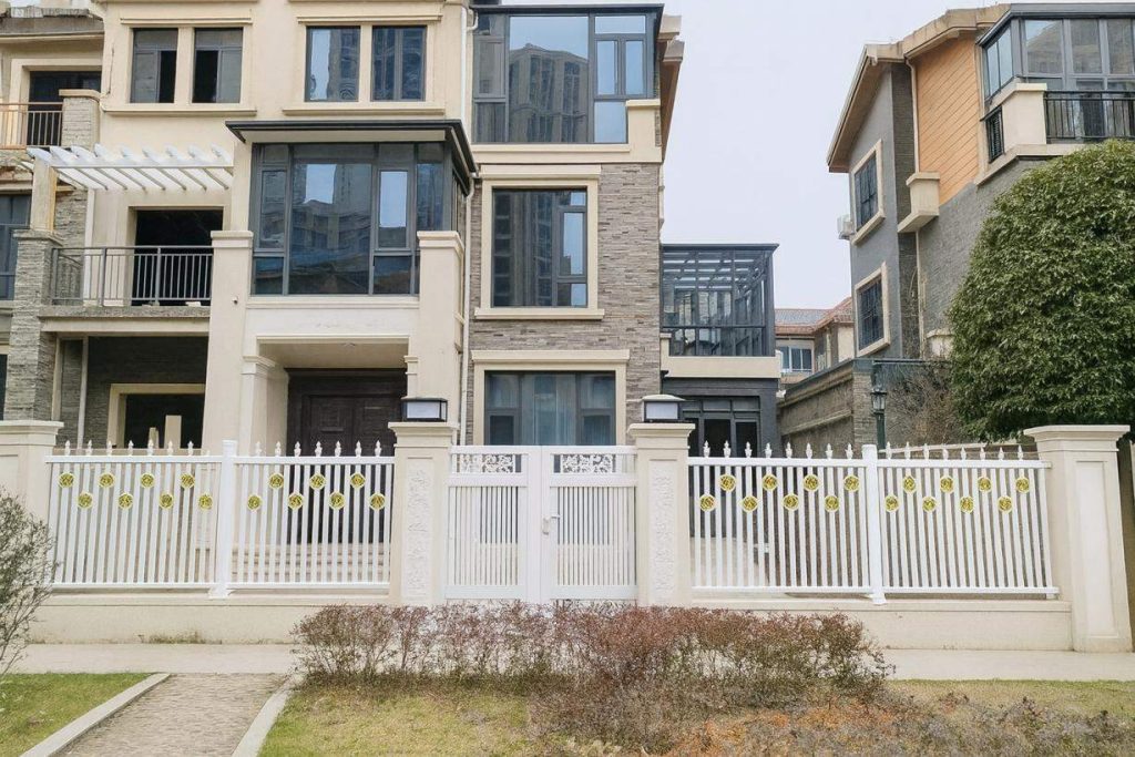 White-Aluminum-Fence