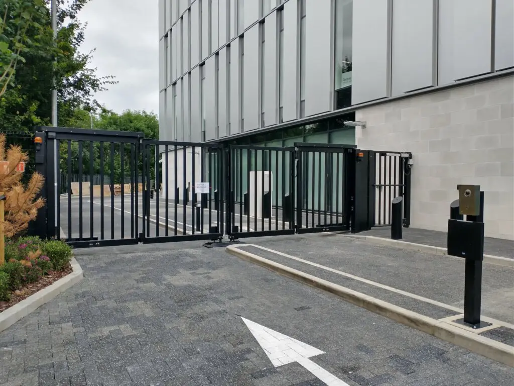 trackless folding gates